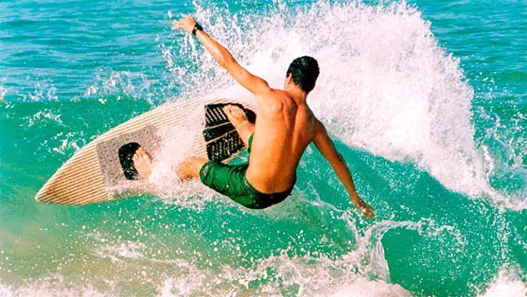 Guide to the Best Surfing Camps in the US: Top Surf Travel Analysis