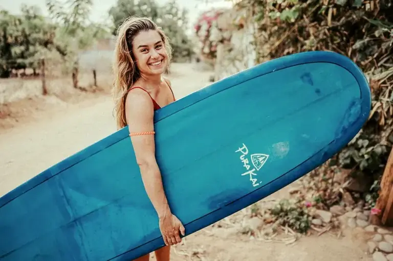 Guide to Top Wave Riding Retreats America: Professional Surf Travel Analysis
